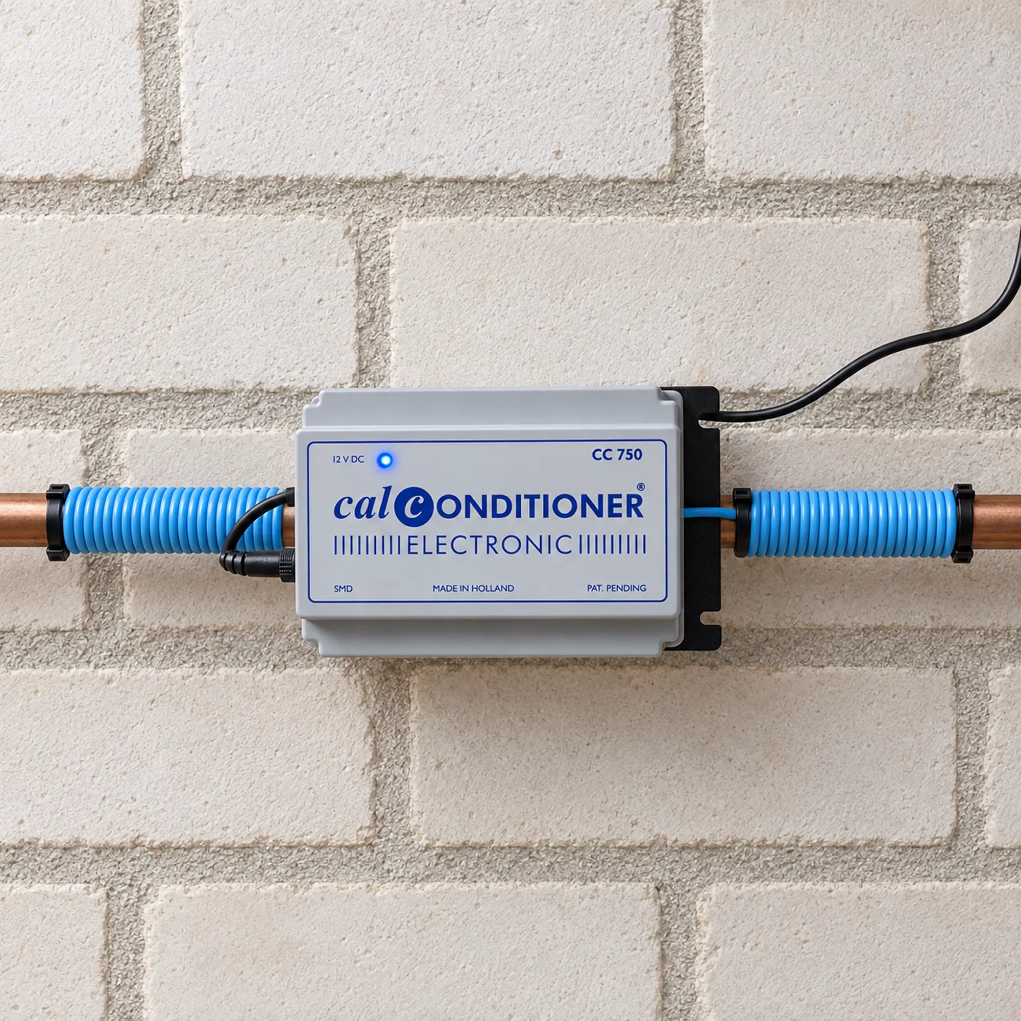 Calconditioner CC750 installed on a copper water pipe