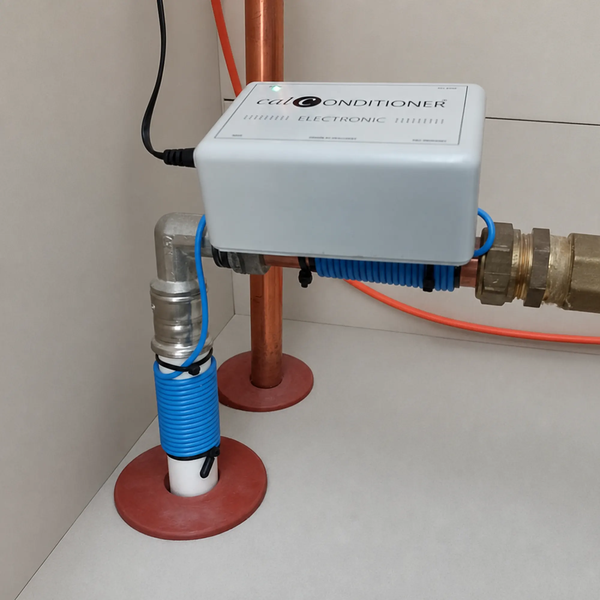 Calconditioner CC1500 installed on the main water supply pipe